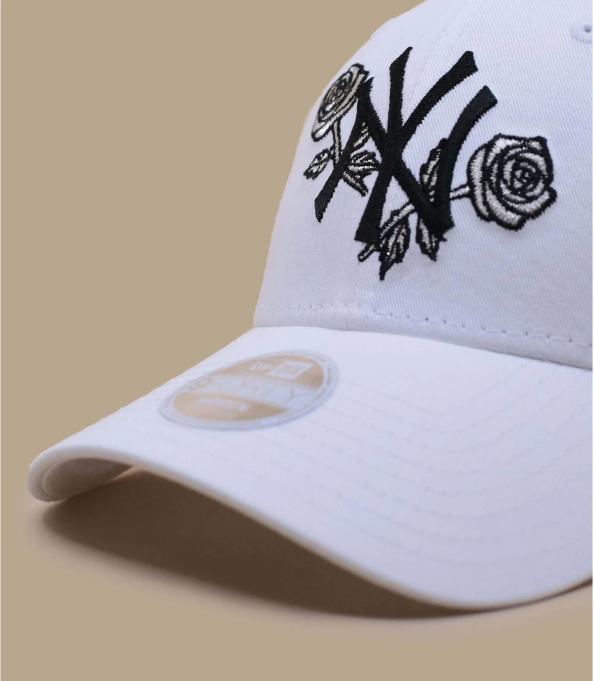 NEW ERA Casquette Wmn Floral Metallic 940 NY White 5 NEW ERA Casquette Wmn Floral Metallic 940 NY White – Image 3