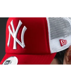 NEW ERA Clean Trucker NY Scarlet -Monde Chapeau clean trucker ny scarletNew20Era20Clean20trucker20NY20scarlet