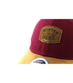 Curve Winter Is Here Burgundy Brown -Monde Chapeau curve winter is here burgundy browncurve20bordeaux20Winter20is20Here