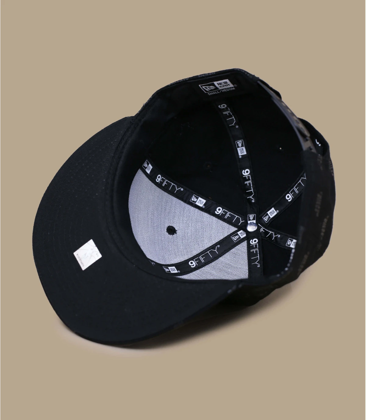 NEW ERA Monogram AOP 950 Bulls 8 NEW ERA Monogram AOP 950 Bulls – Image 6