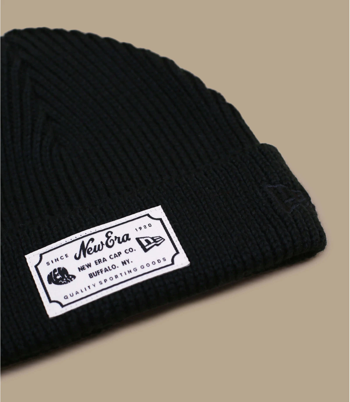 NEW ERA NE Patch Short Cuff Beanie Black 5 NEW ERA NE Patch Short Cuff Beanie Black – Image 3