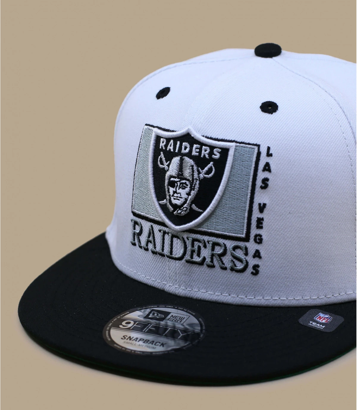 NEW ERA White Crown 950 Raiders 5 NEW ERA White Crown 950 Raiders – Image 3